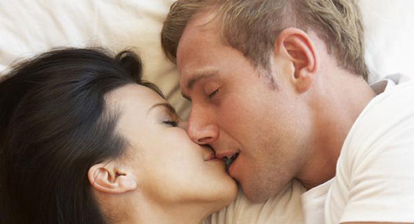 femestril couple in bed